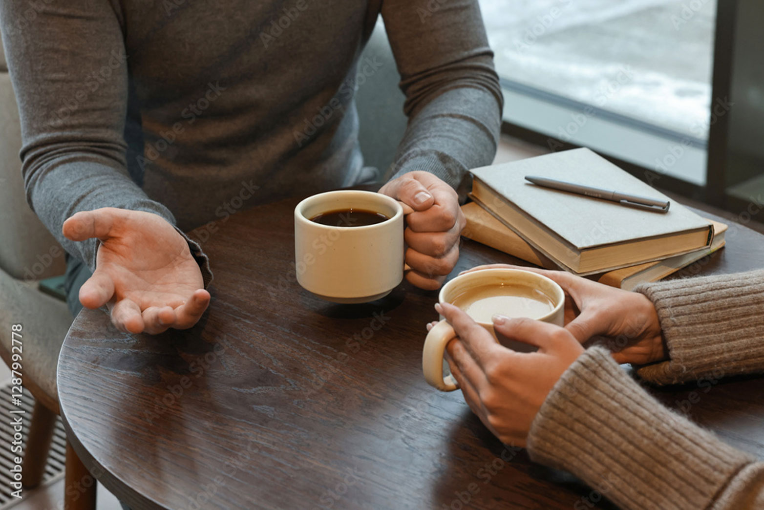 ilustrační obrázek – posezení u kávy