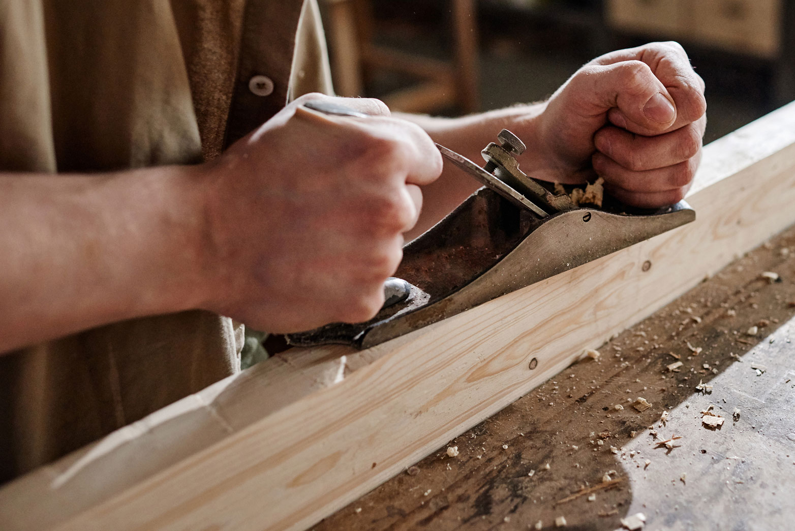 ilustrační obrázek – tesař při práci