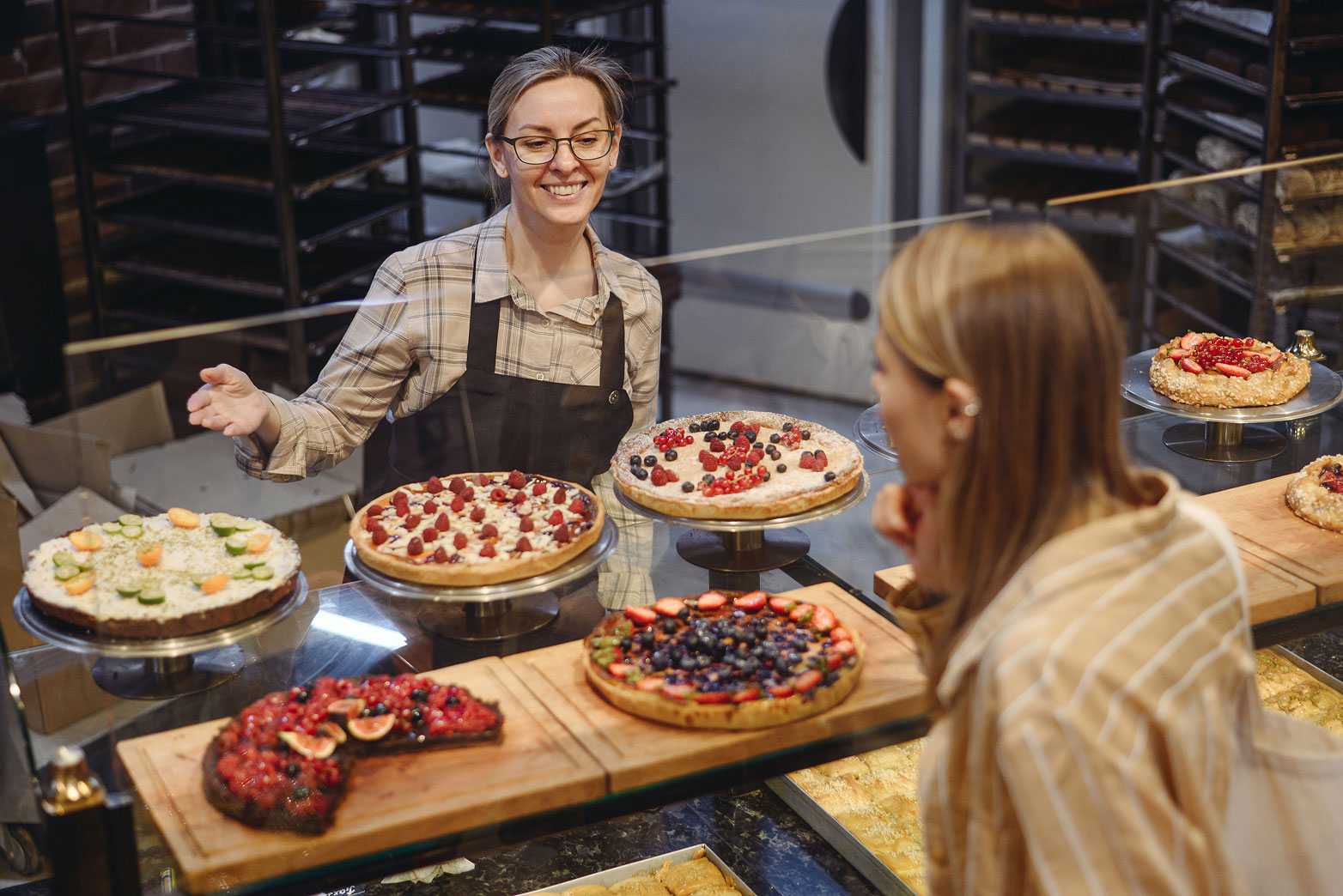 ilustrační obrázek – obsluhování zákazníka v restauraci